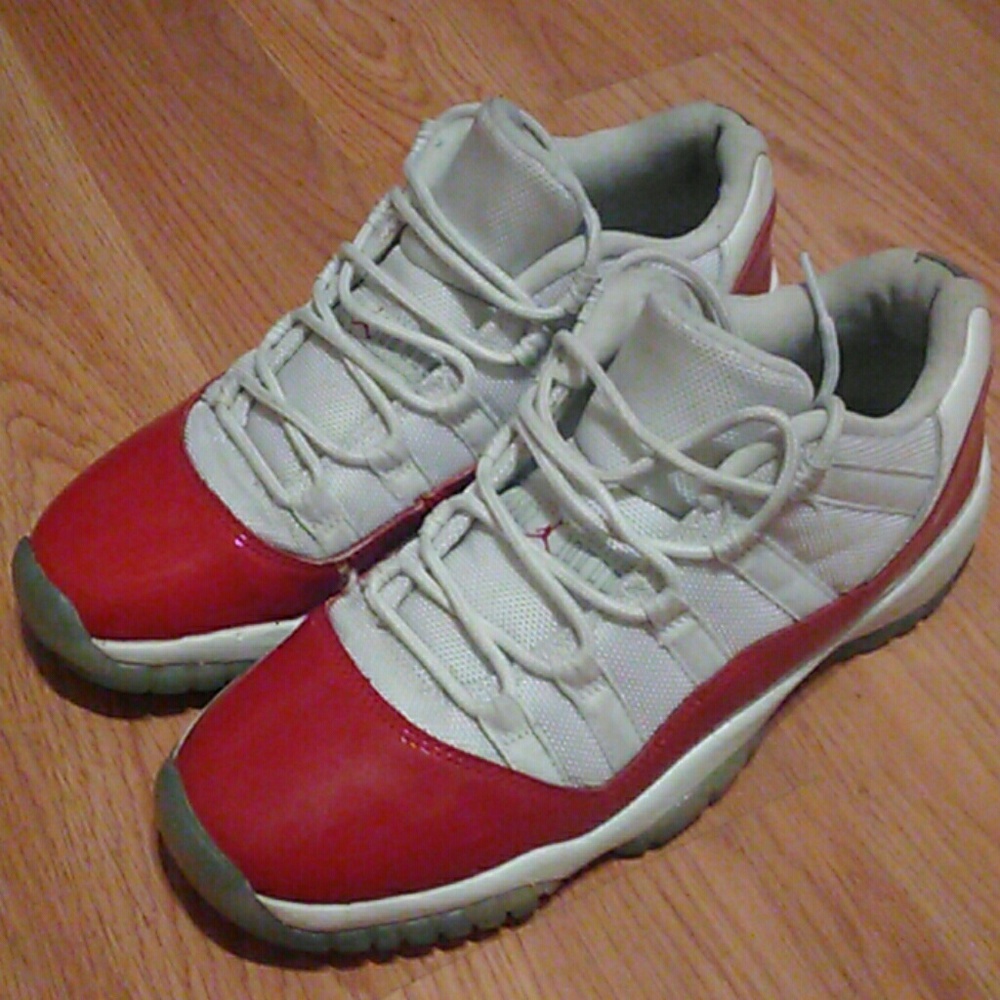 Jordan rerto 11cherry lows